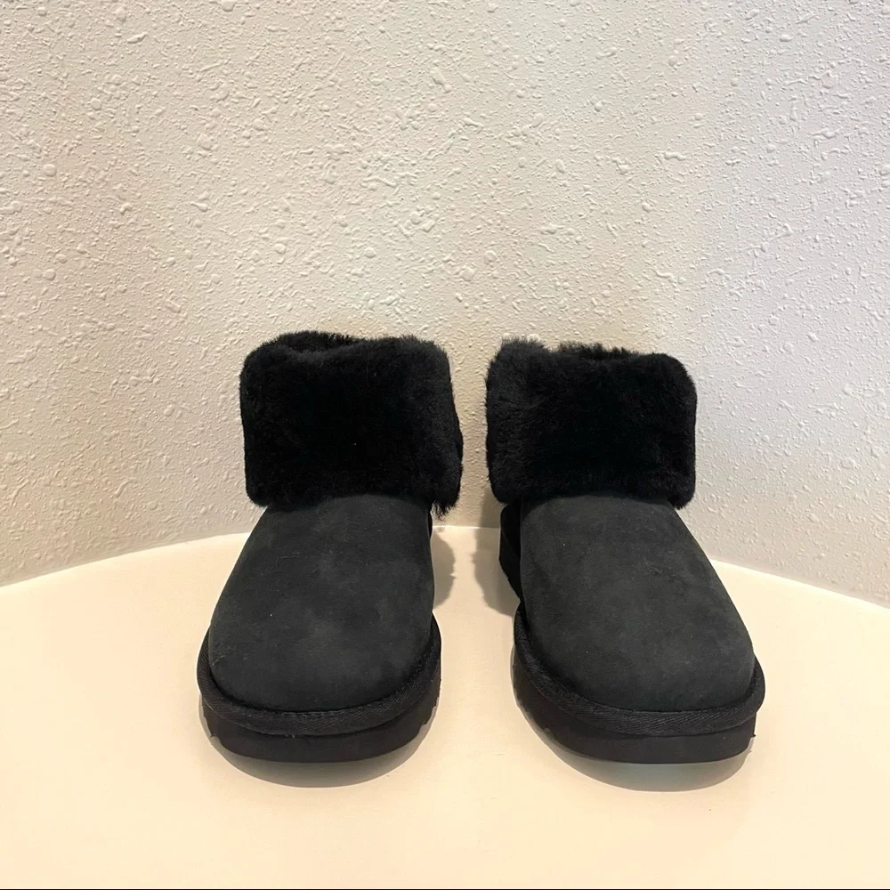 UGG Women’s Short Fluff Black Ankle Boots Size 6 NWT